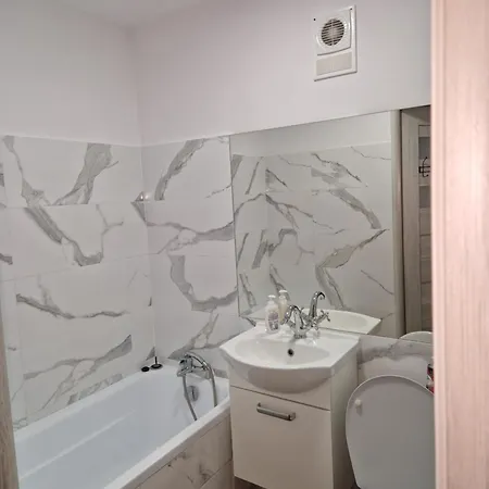 Sawago Mieszkanie Fabryczna Przy Parku Цеханув